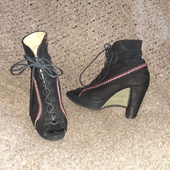 JOHN FLUEVOG-WRITES Angelou-Black Nubuck Leather-Peep-Toe-SZ 7-Excellent - Picture 1 of 11
